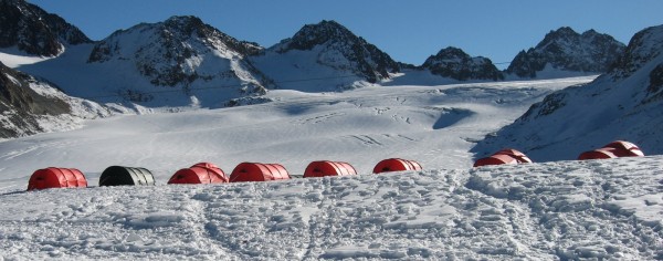 Zelte am Pitztaler Gletscher