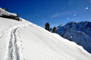Die Steinmännchen kündigen die Hütte an